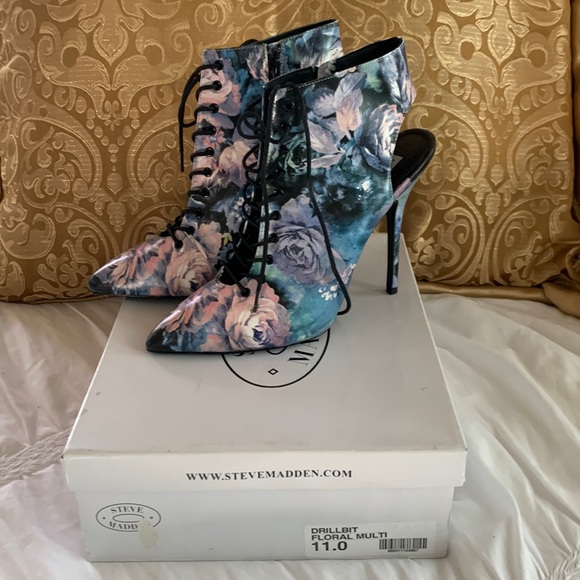 Steve Madden Shoes - NIB “Steve Madden” open heel floral print ankle boots
